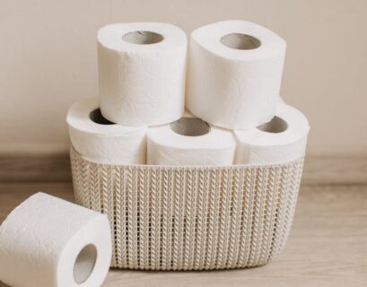 découvrez des astuces pratiques pour organiser votre salle de bain avec style. optimisez l'espace, rangez vos produits de beauté et créez un environnement apaisant grâce à nos conseils d'aménagement et de décoration.